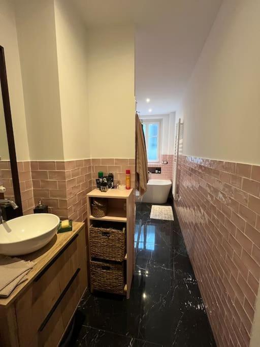 Calm In Great Location Apartment