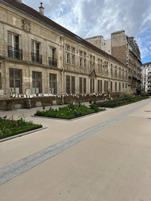 Calm In Great Location Paris